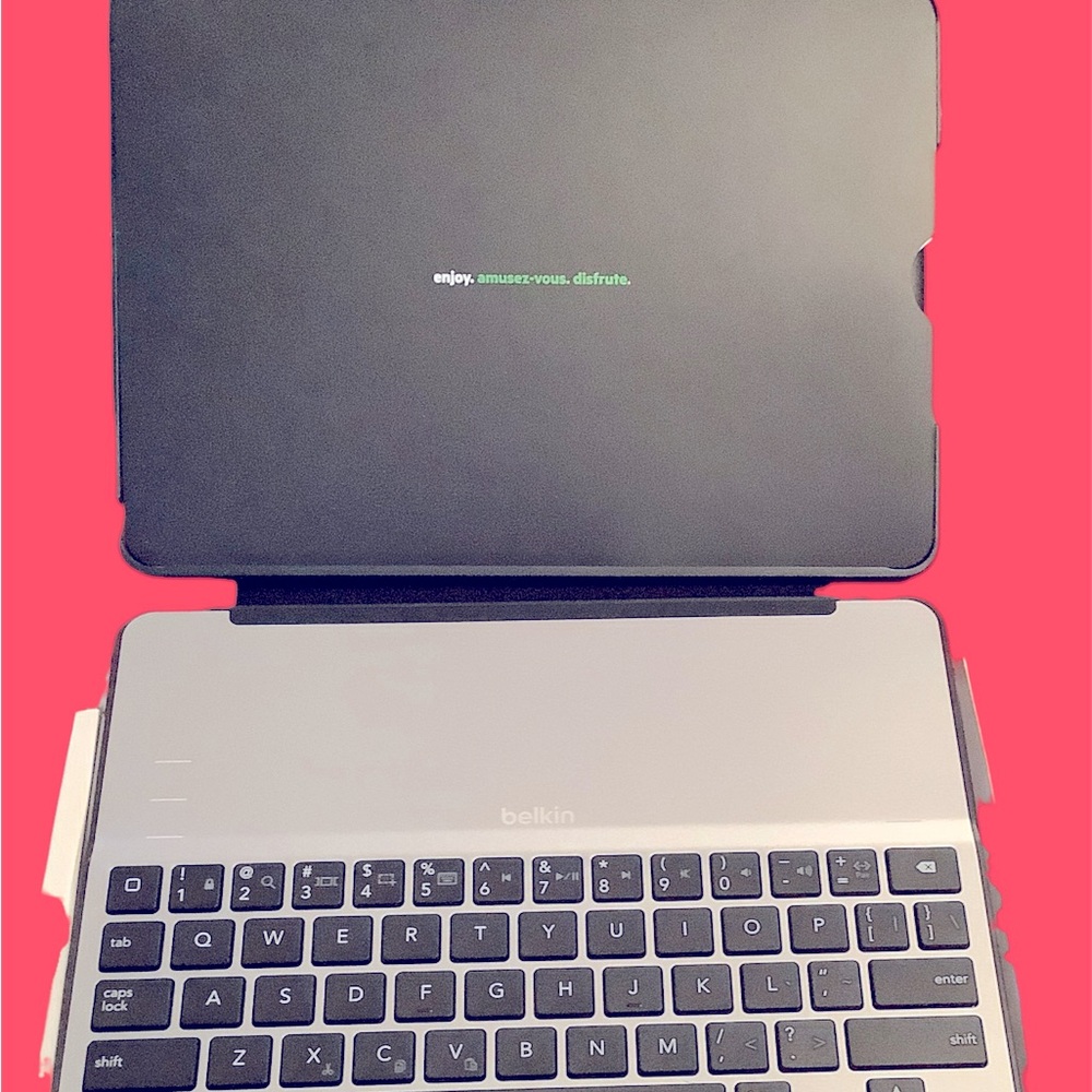 Brand New Belkin QODE Ultimate Keyboard Case iPad Air 1st Gen - original packing